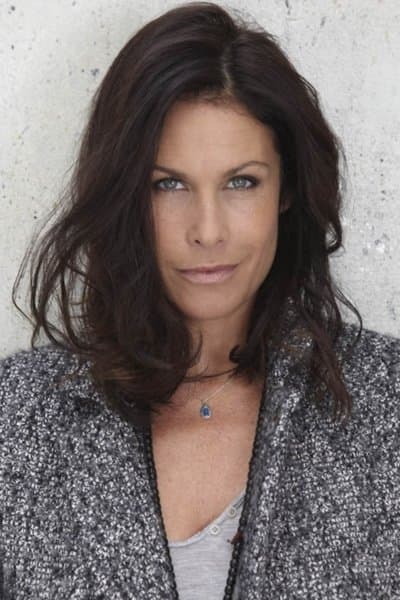 Astrid Veillon profile