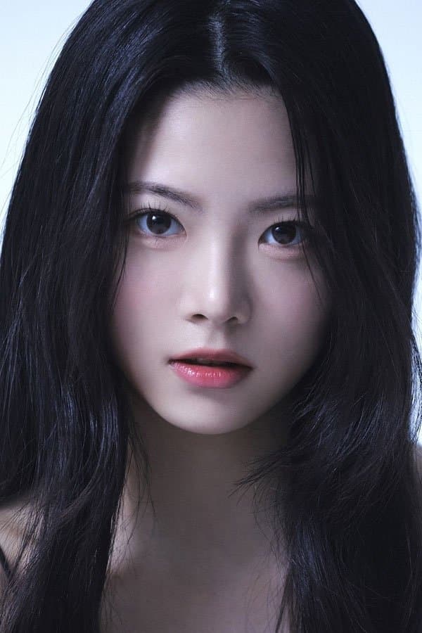 Hong Eunchae profile