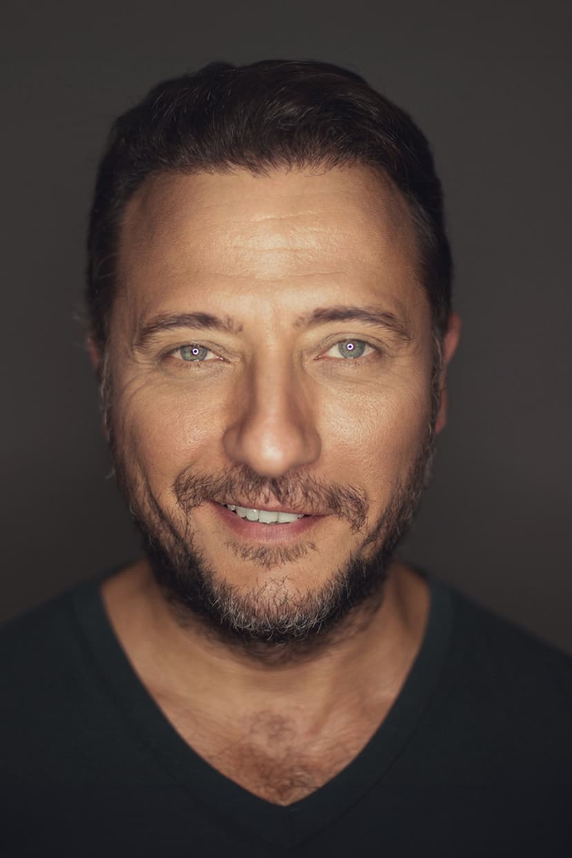 Yiğit Özşener profile