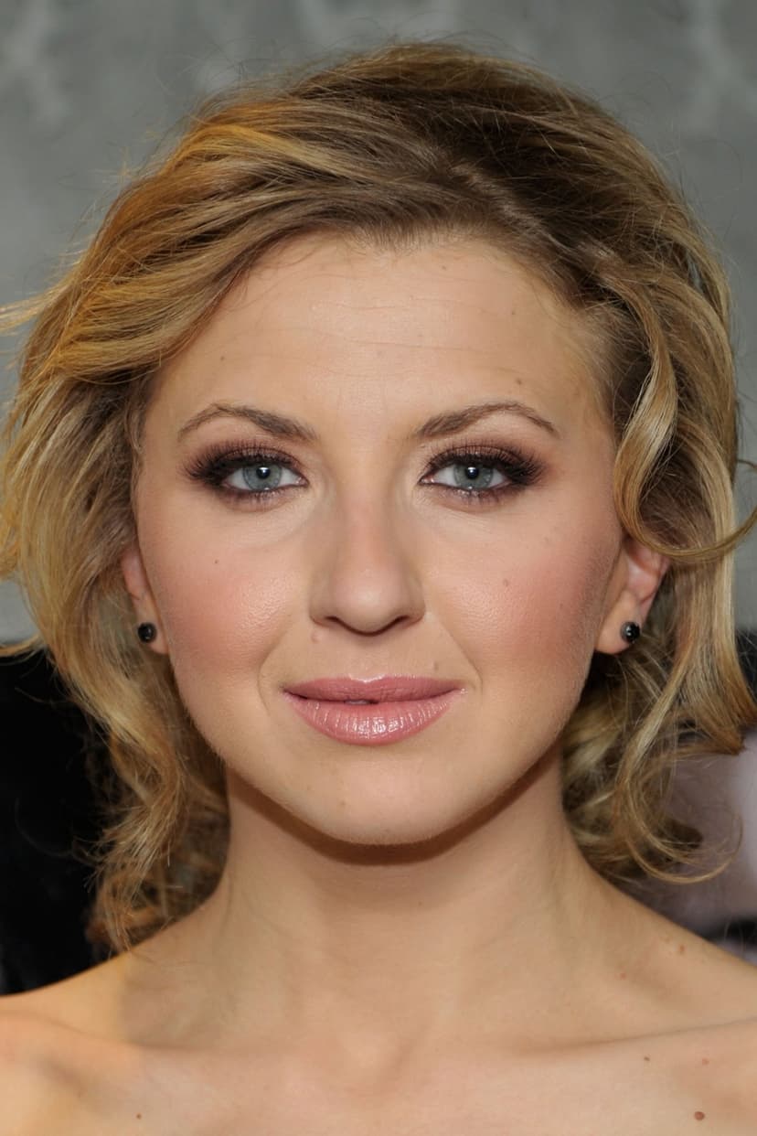 Nina Arianda profile