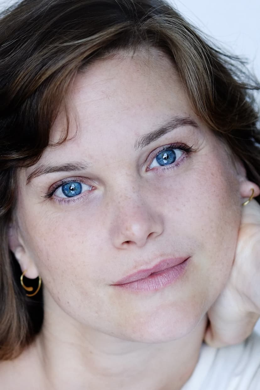 Liz White profile