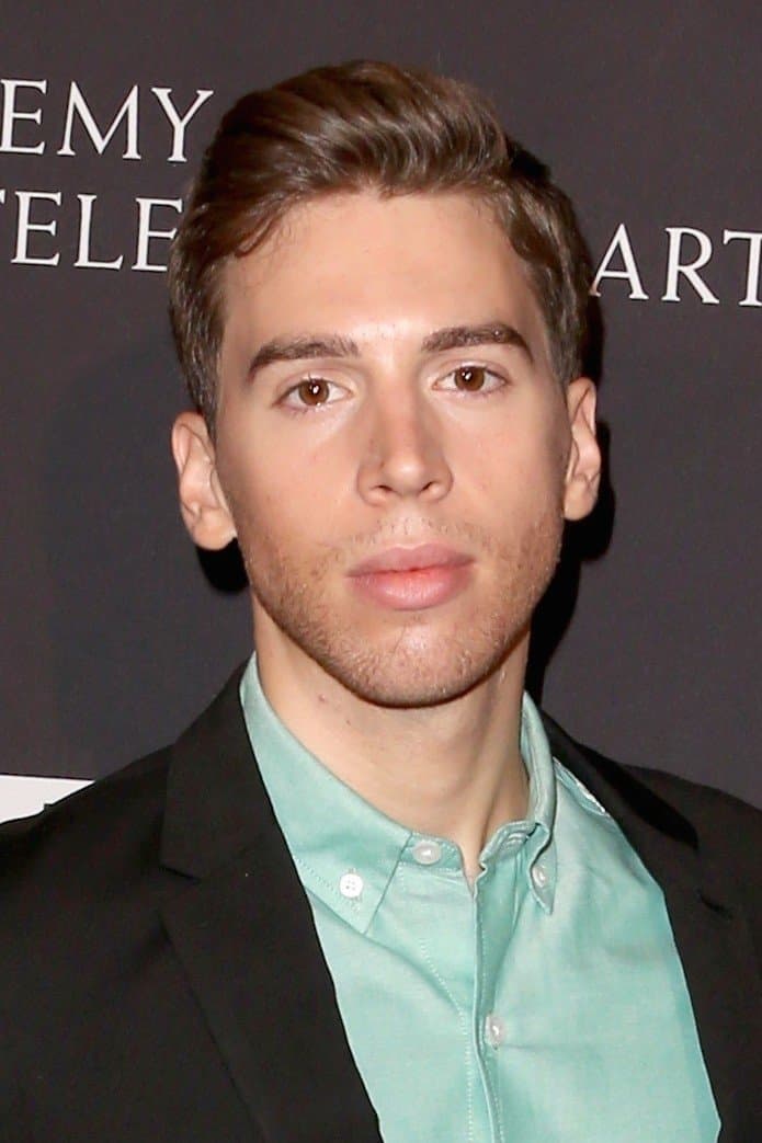 Jordan Gavaris profile