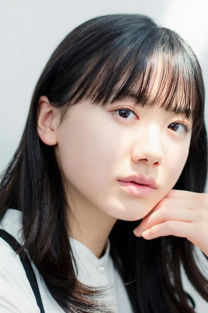 Mana Ashida profile