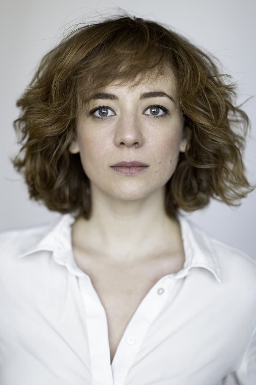 Sara Lazzaro profile