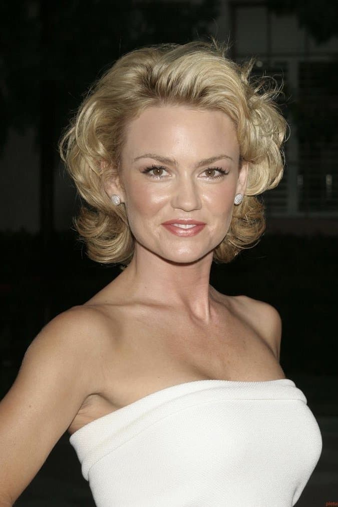 Kelly Carlson profile