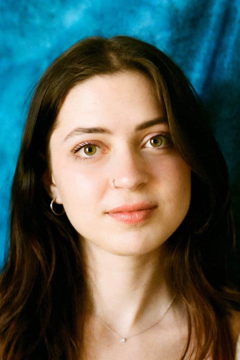 Lizzy McAlpine profile