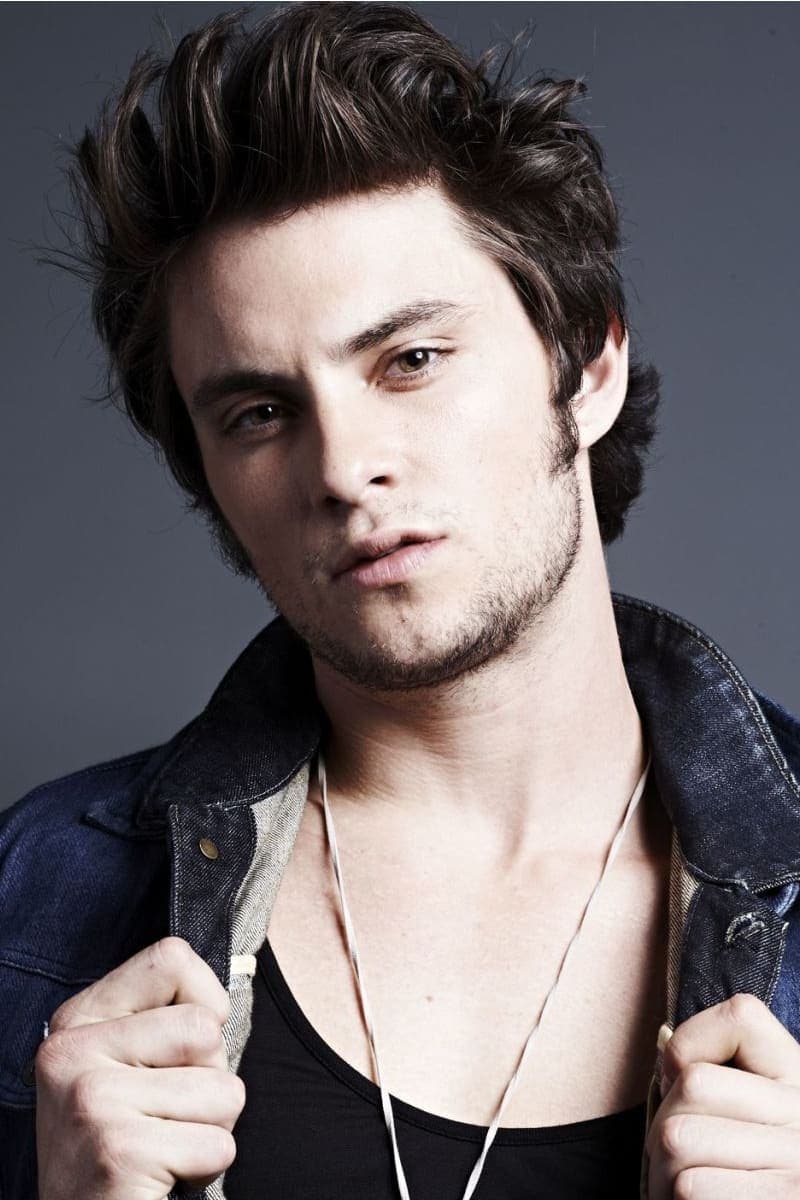 Shiloh Fernandez profile