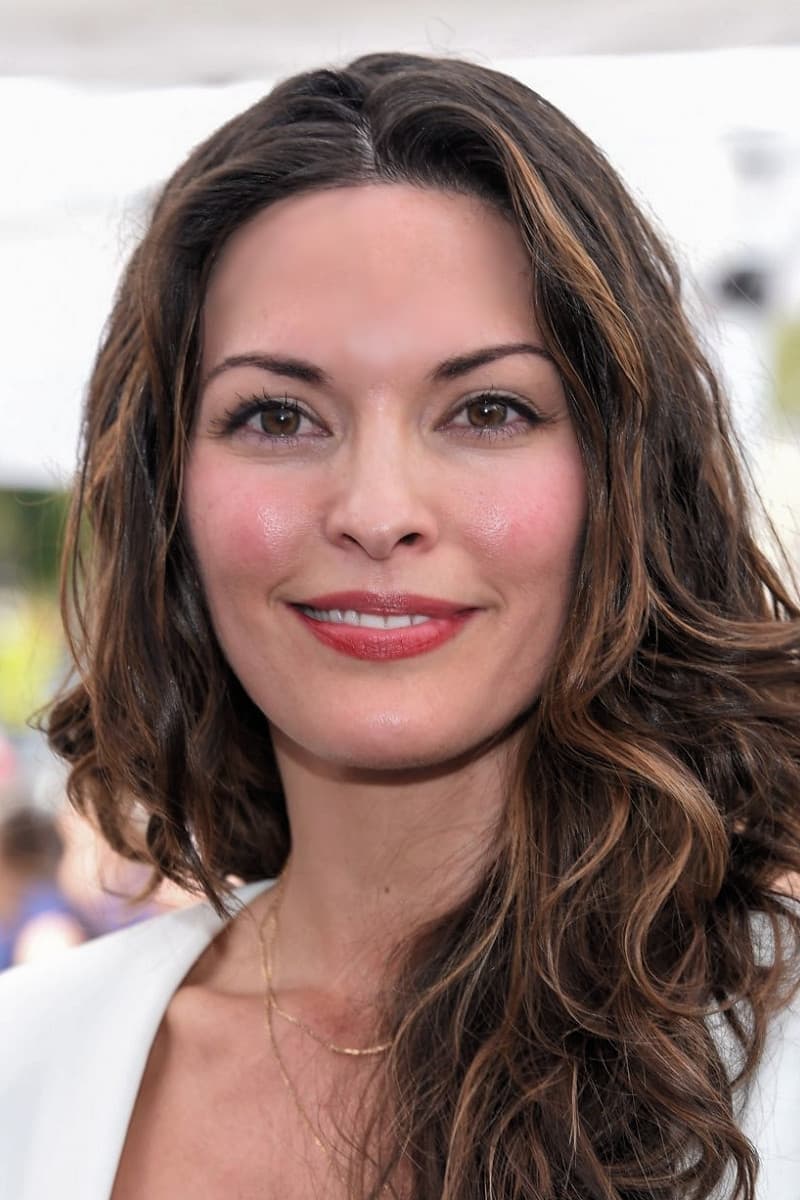 Alana de la Garza profile