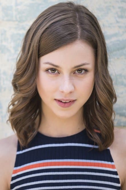 Laura Döbrösi profile