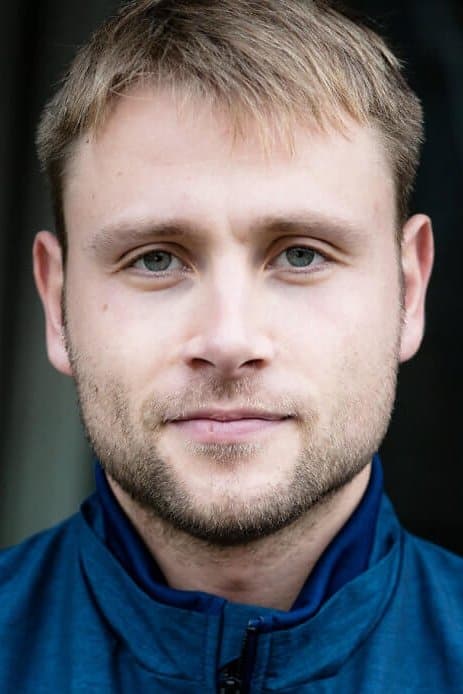 Max Riemelt profile