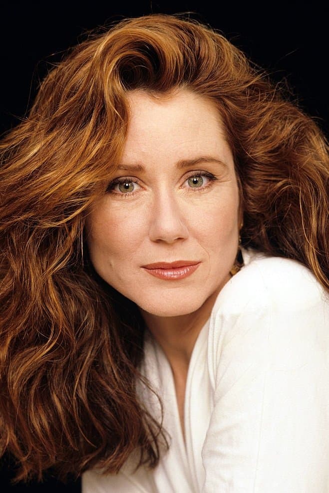 Mary McDonnell profile