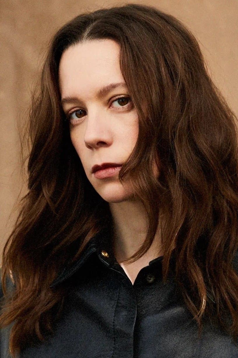 Chloe Pirrie profile