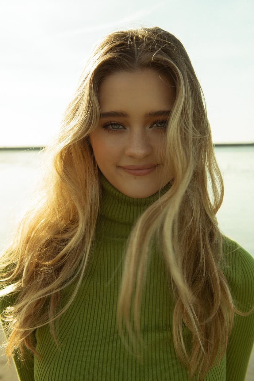 Lizzy Greene profile