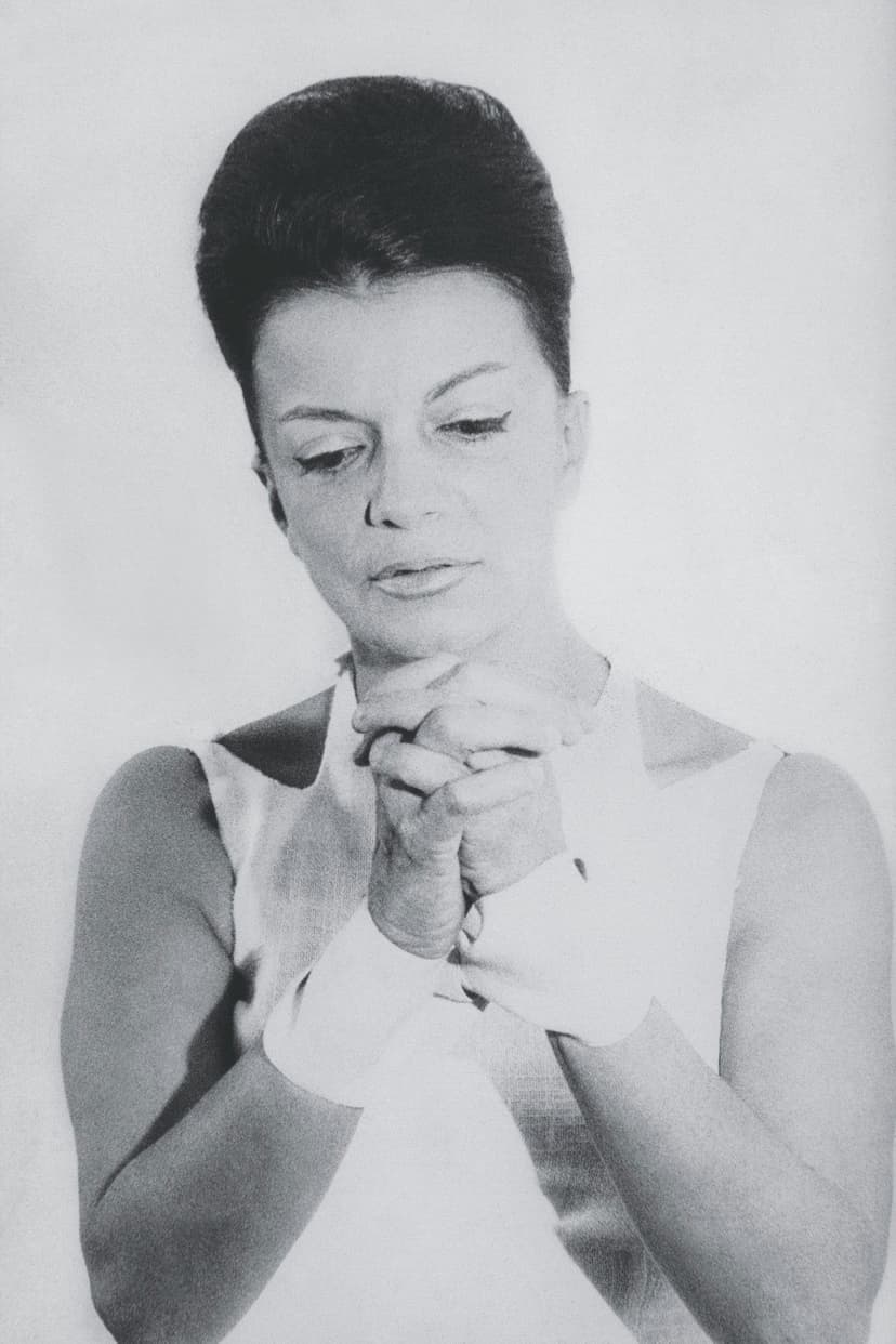 Lygia Clark profile