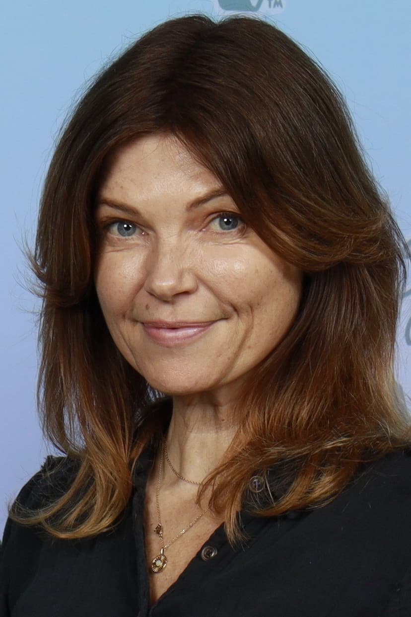 Nicole De Boer profile