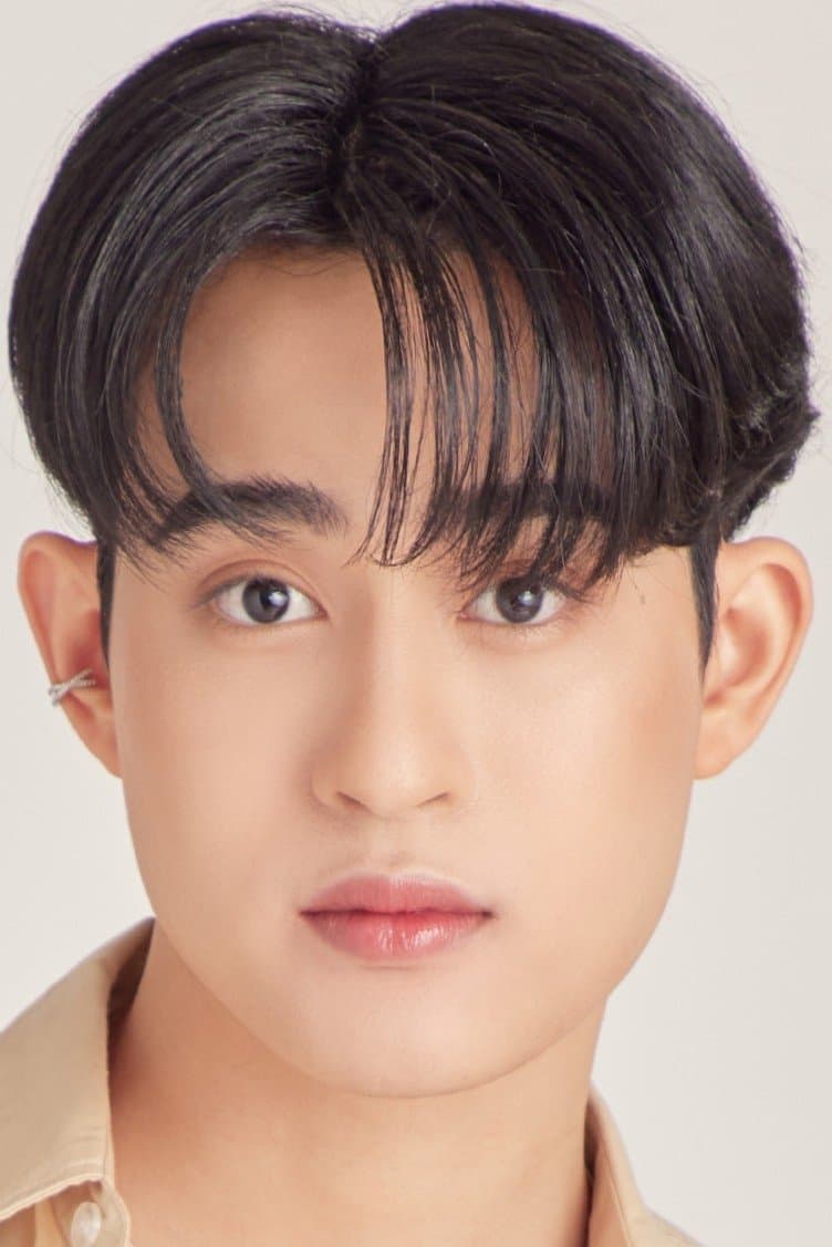 Tinnasit Isarapongporn profile