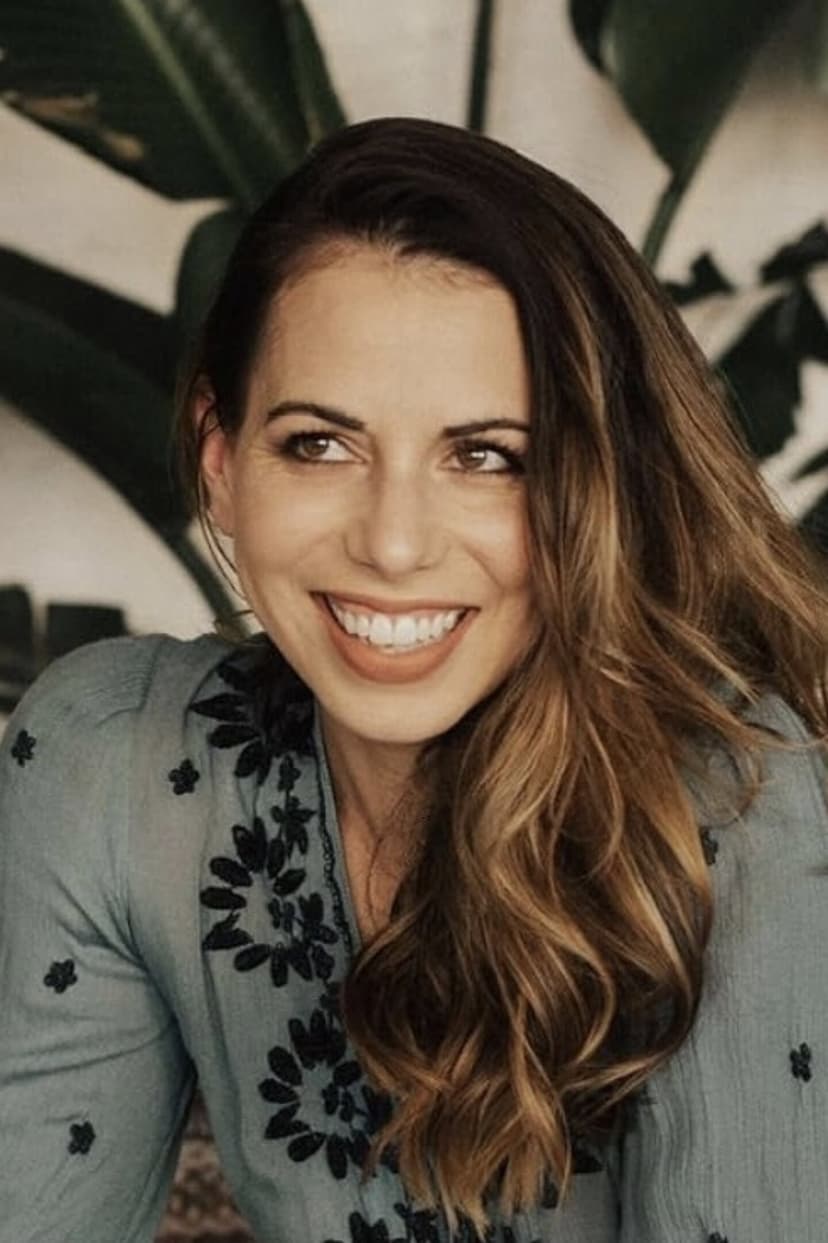 Laura Bailey profile