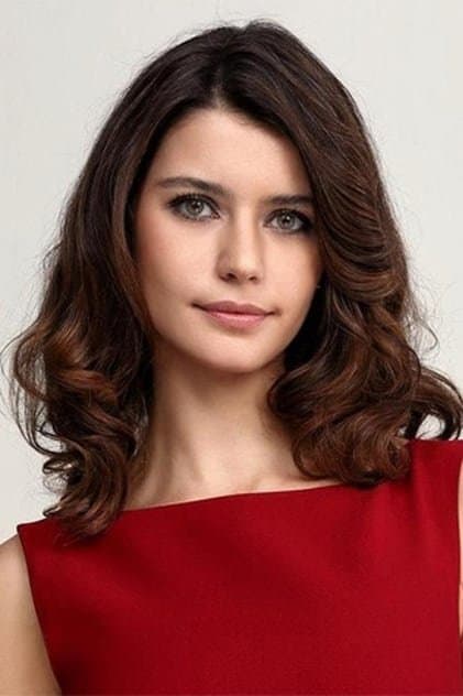 Beren Saat profile